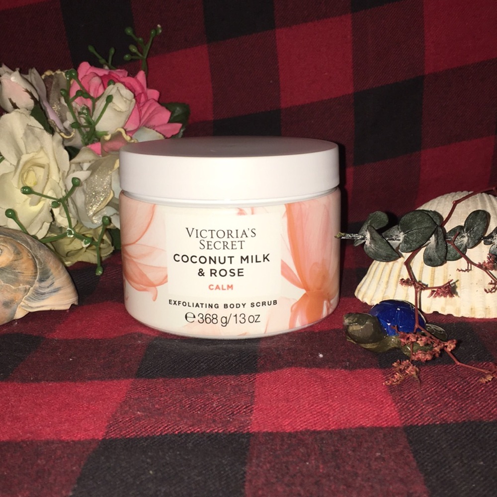 NWT VS COCONUT MILK AND ROSE BODY SCRUB